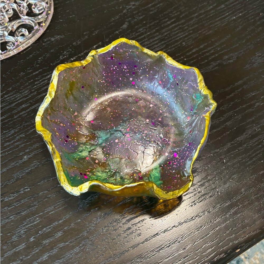 Abstract Handmade Resin Bowl - Picture 4 of 5